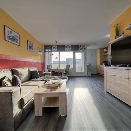 - Haus C, App 0c0608 *