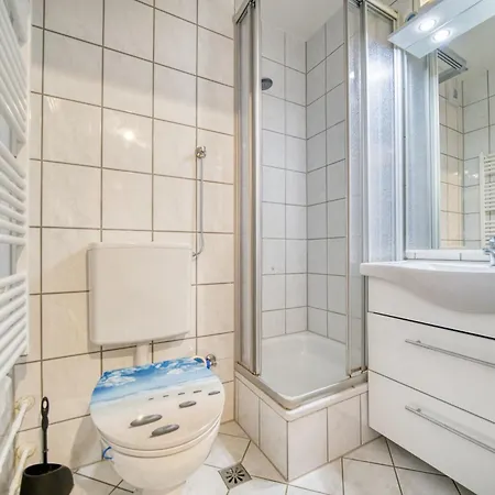 - Haus C, App 0c0608 *